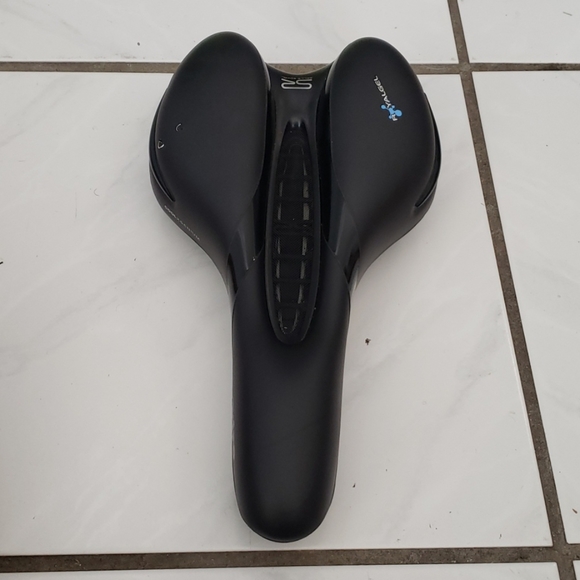 Selle Royal Other - Like new "Selle Royal Respiro" men's bicycle seat